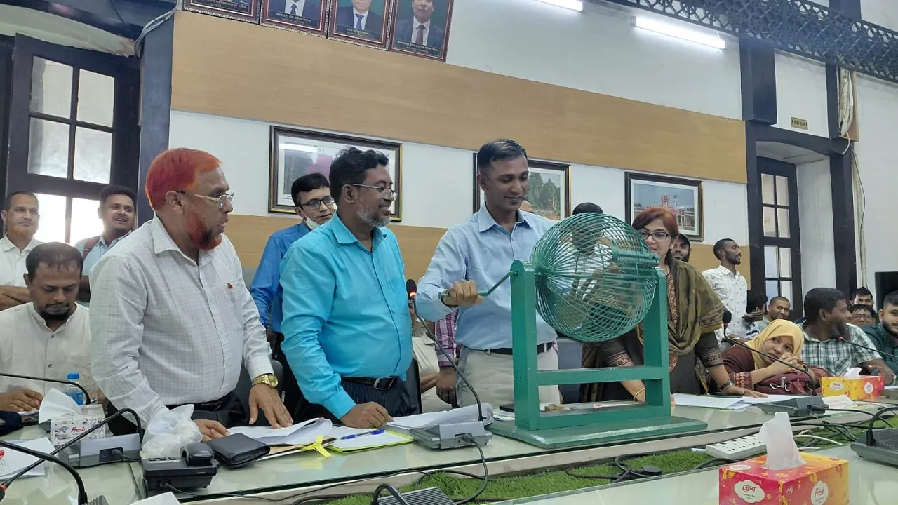 লটারির মাধ্যমে গাজীপুর মহানগরীতে নতুন ৪০ ওএমএস ডিলার নিয়োগ