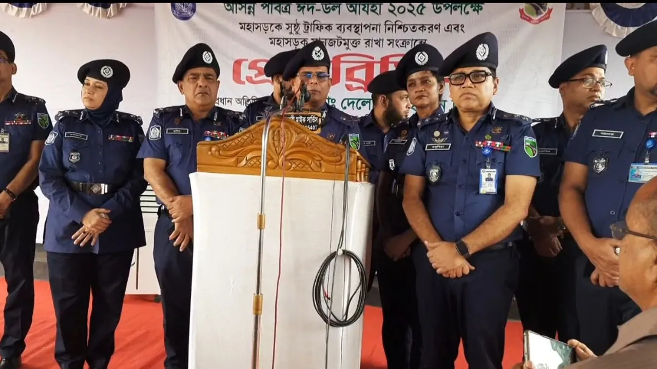 মহাসড়কে ঈদযাত্রীদের দুর্ভোগ কমাতে গাজীপুরে ৪ হাজার পুলিশ
