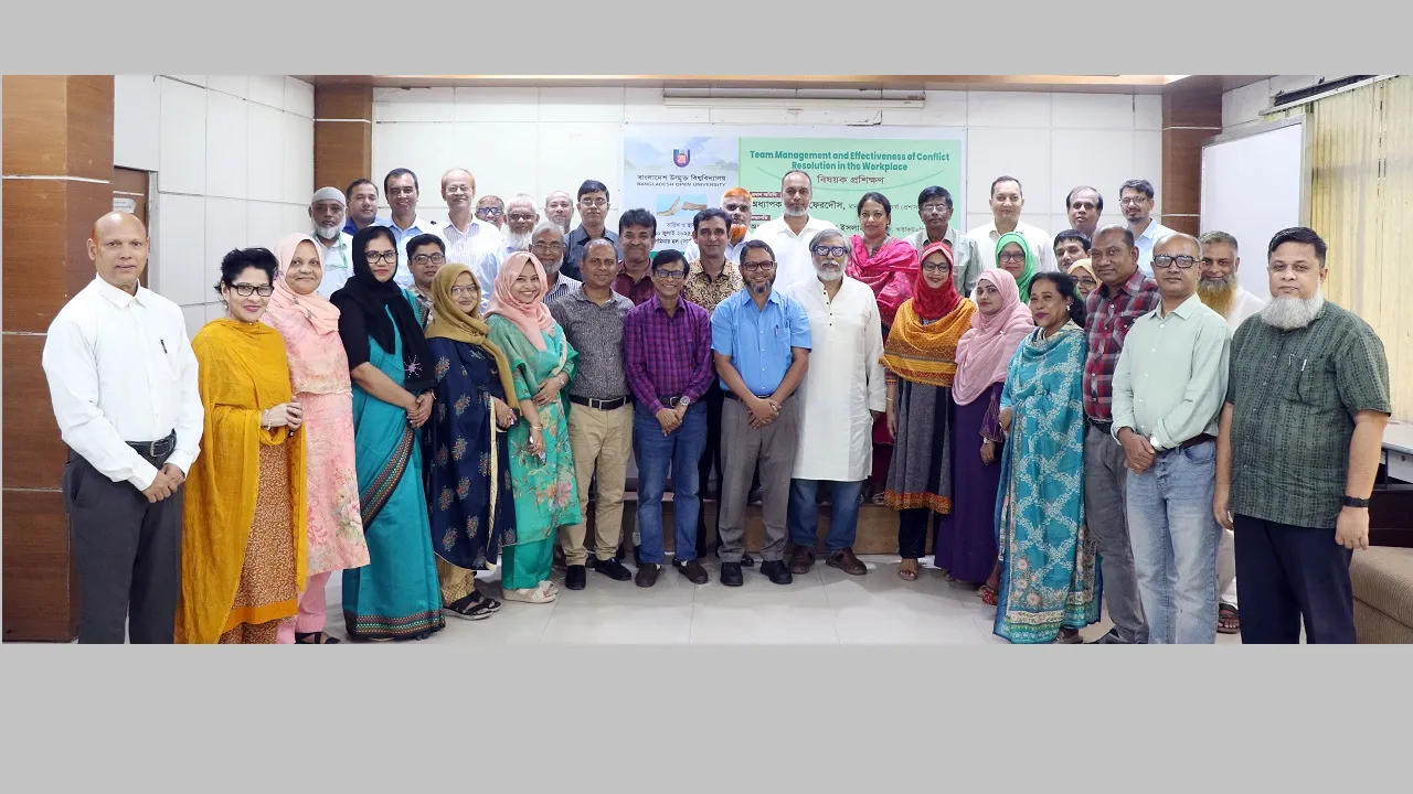 বাউবিতে ‘দল ব্যবস্থাপনা এবং কর্মস্থলে বিরোধ নিষ্পত্তির কার্যকারিতা’ শীর্ষক প্রশিক্ষণ