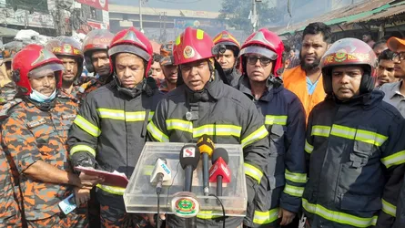 টঙ্গীতে অগ্নিকাণ্ডে পুড়ে গেল সাতটি গুদাম