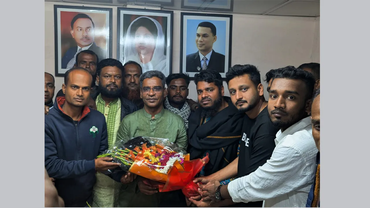 ফুলেল শুভেচ্ছায় সিক্ত হলেন গফরগাঁওয়ে নবনির্বাচিত সংসদ সদস্য বাচ্চু