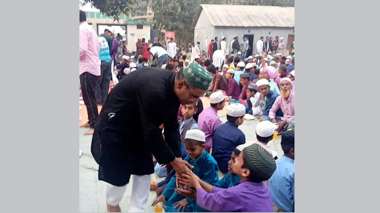 গফরগাঁওয়ে এতিম ছাত্রদের সাথে এমপি বাচ্চুর ইফতার