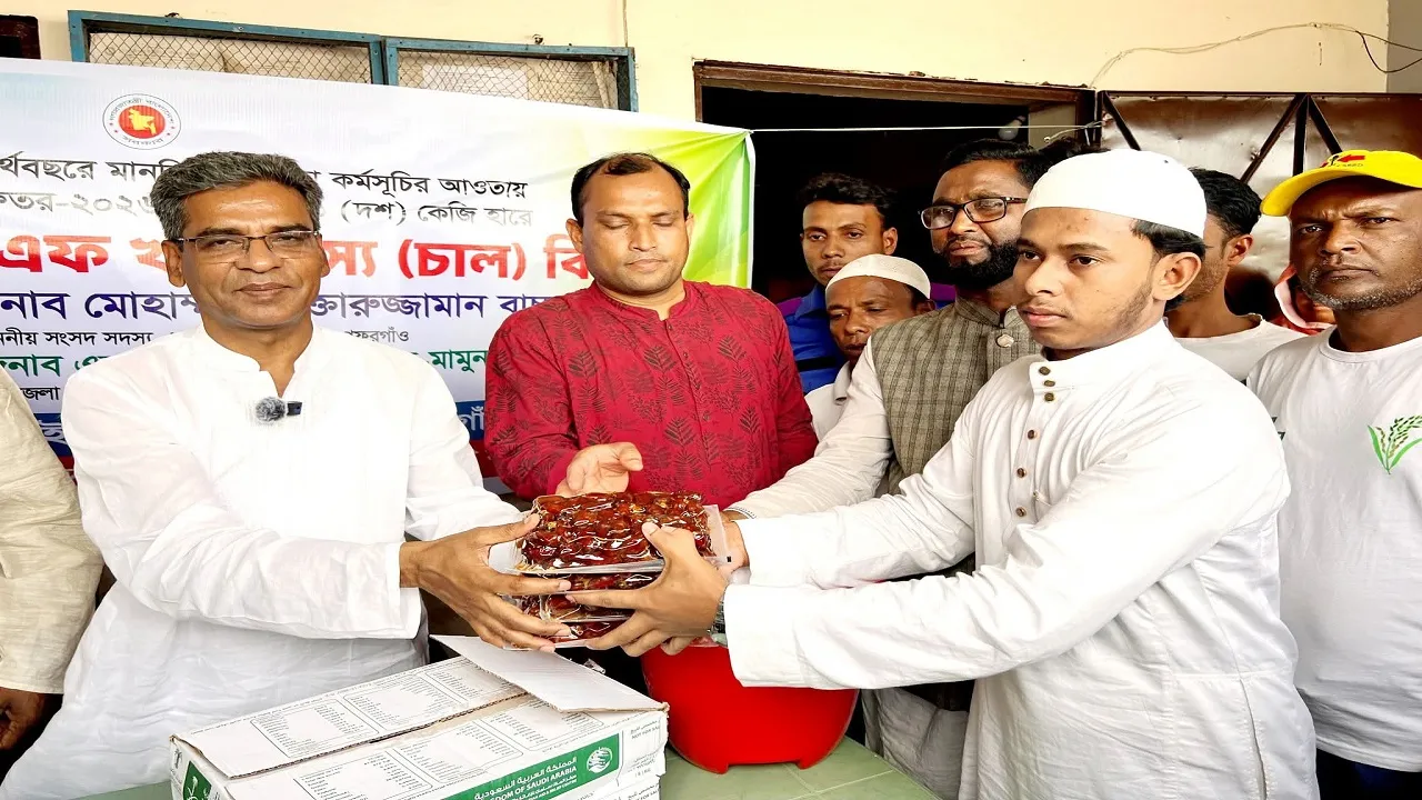 গফরগাঁওয়ে এতিমখানা ও মাদরাসায় সৌদি খেজুর বিতরণ