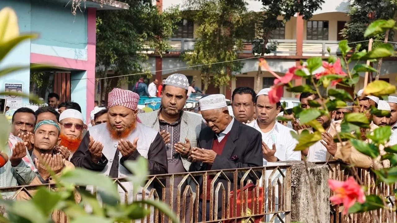 ময়মনসিংহ-১০ আসনে পাঁচবাগী র: কবর জিয়ারতের মধ্য দিয়ে স্বতন্ত্র প্রার্থীর নির্বাচনী প্রচারণা শুরু