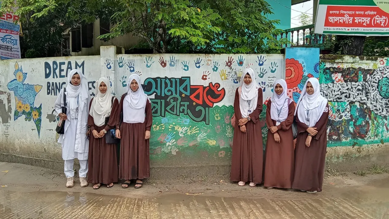 গফরগাঁওয়ে জুলাই গণঅভ্যুত্থানের বর্ষপূর্তিতে গ্রাফিতি ও চিত্রাঙ্কণ প্রতিযোগিতা