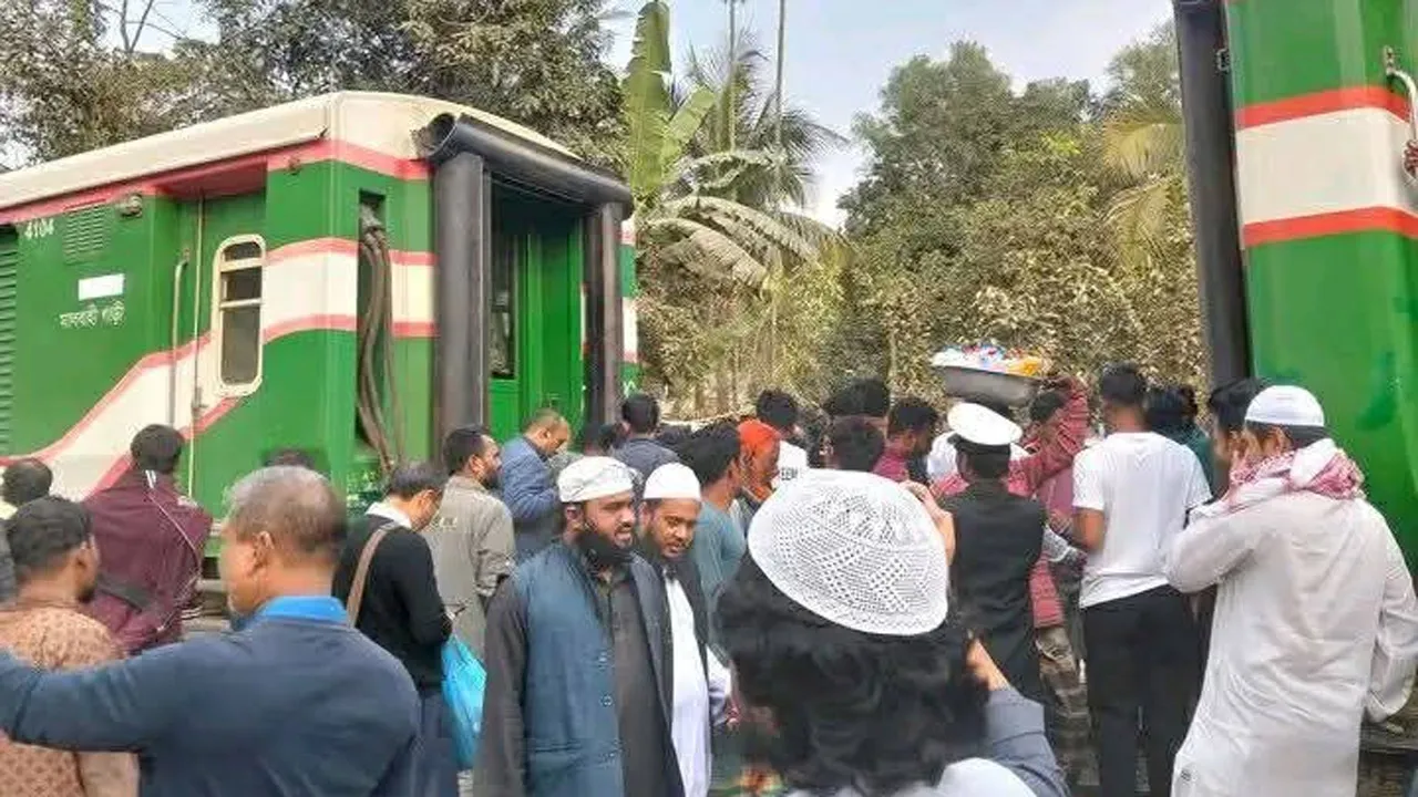 গফরগাঁওয়ে চলন্ত অবস্থায় ট্রেনের বগি বিচ্ছিন্ন