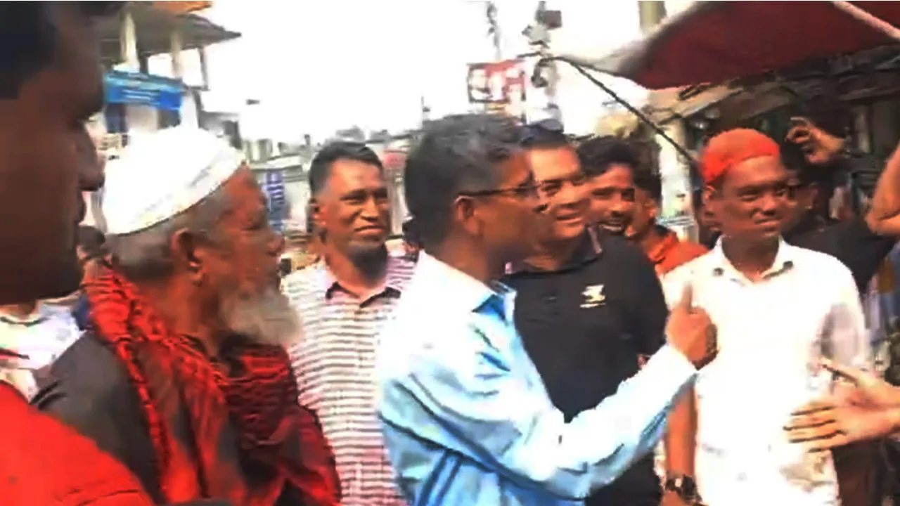 গফরগাঁওয়ে এমপি আক্তারুজ্জামানের পৌর শহরের যানজটপ্রবণ এলাকা পরিদর্শন