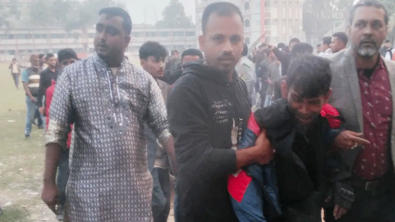গফরগাঁওয়ে বিএনপি ও বিদ্রোহী প্রার্থীর সমর্থকদের সংঘর্ষ, প্রকাশ্যে গুলিবর্ষণ