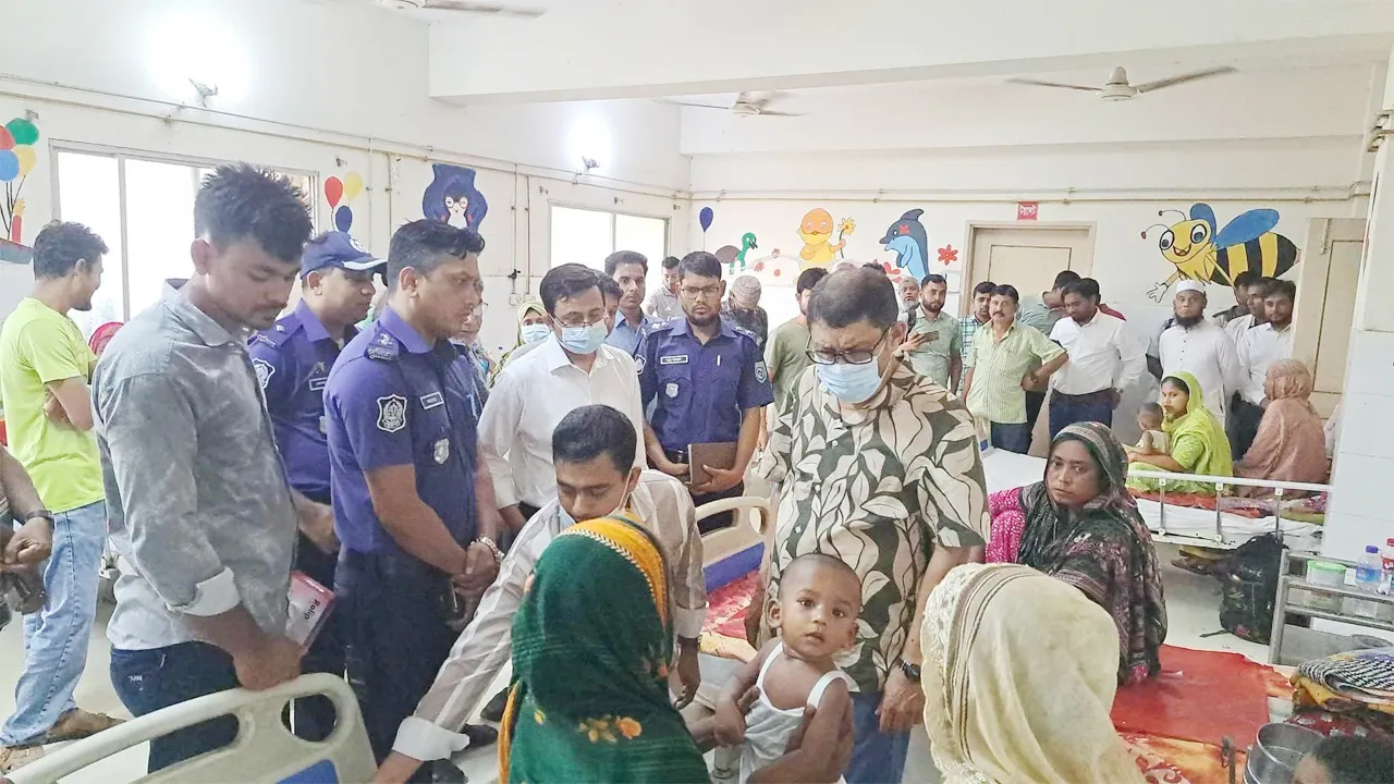 গোবিন্দগঞ্জ উপজেলা স্বাস্থ্য কমপ্লেক্স পরিদর্শনে স্বাস্থ্যমন্ত্রী, ২ জনকে বরখাস্ত