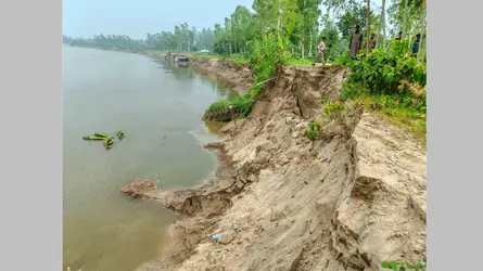 করতোয়ার ভাঙনে বিচ্ছিন্ন জনপদ, চরম দুর্ভোগে হাজারো মানুষ