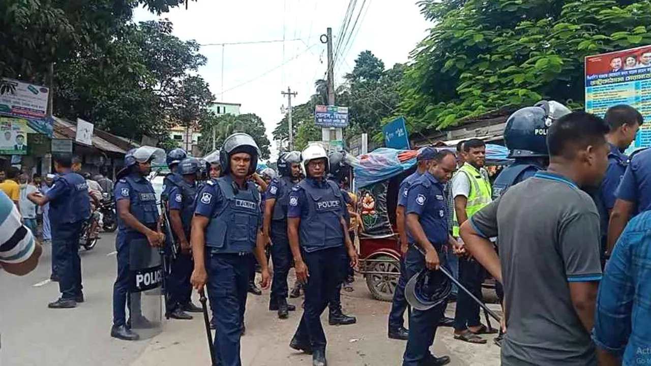গাইবান্ধায় দুই পক্ষের মুখোমুখি অবস্থানে ১৪৪ ধারা জারি