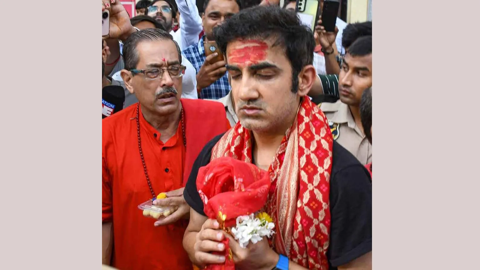 কালীঘাটে পূজা দিয়েও ইডেনে লজ্জার হার, গুয়াহাটি টেস্টের আগে কামাখ্যা দর্শন গম্ভীরের
