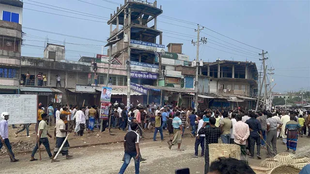 গাংনীতে বিএনপির দুই গ্রুপে সংঘর্ষ, ভাঙচুর-অগ্নিসংযোগ