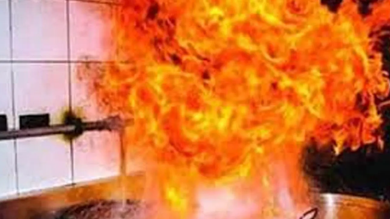 উত্তরায় গ্যাস লিকেজ থেকে বিস্ফোরণ, দগ্ধ ১০