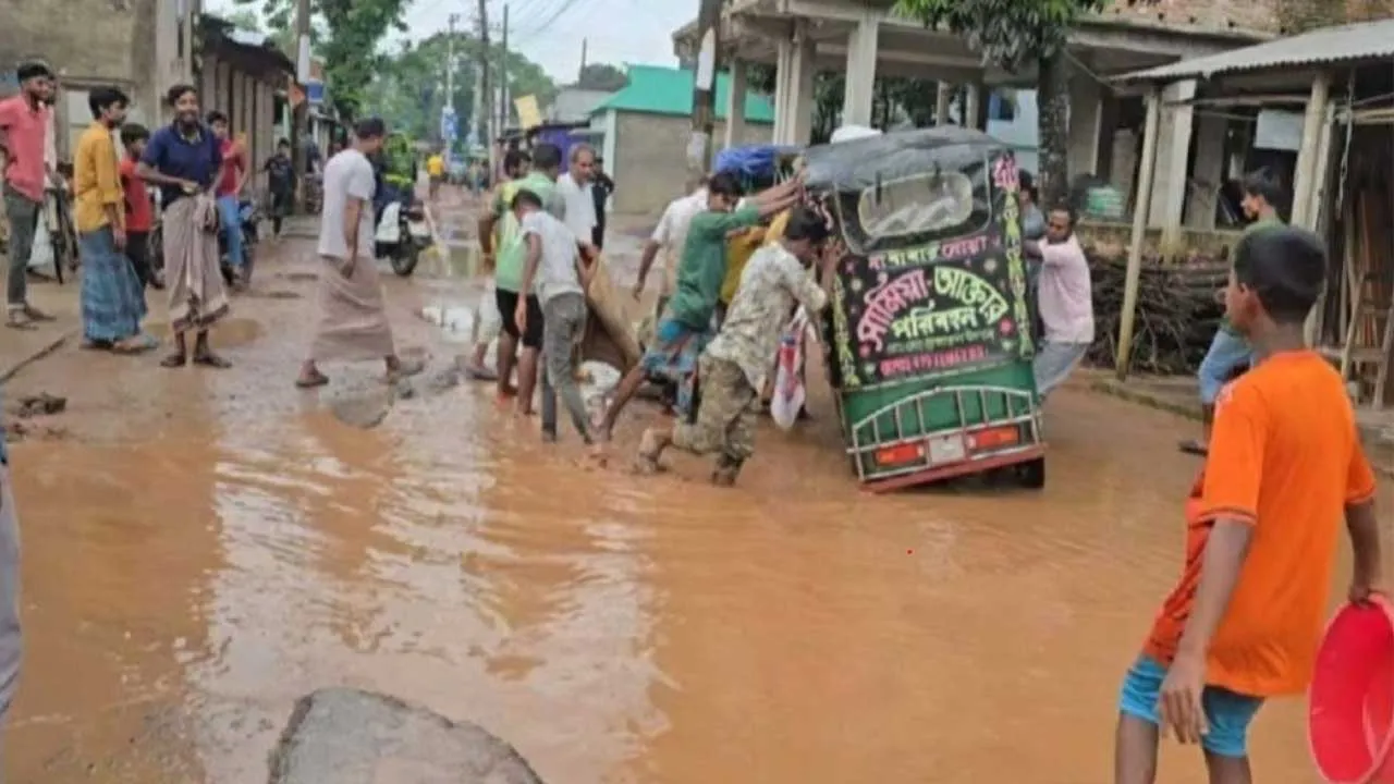 ৮ কোটি টাকায় খাল দখল করে বক্সকালভার্ট, গৌরীপুর পৌরসভায় বাড়ছে জলাবদ্ধতা