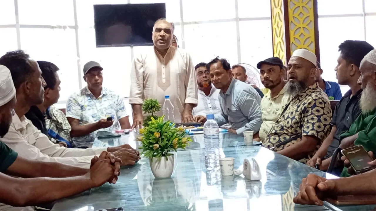 অপপ্রচারের বিরুদ্ধে গৌরনদীতে বিএনপির প্রতিবাদ সভা