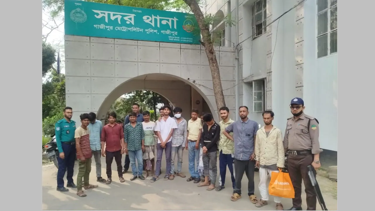 গাজীপুরে পুলিশের সাঁড়াশি অভিযানে সাজাপ্রাপ্ত আসামিসহ আটক ৩৩