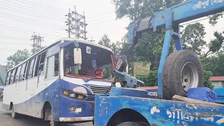 গাজীপুরে বাস উল্টে উত্তরা ইউনিভার্সিটির ২৪ শিক্ষার্থী আহত