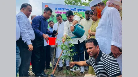গাজীপুরে বৃক্ষরোপণ কর্মসূচি: ‘ক্লিন ও গ্রিন’ নগরী গড়ার অঙ্গীকার