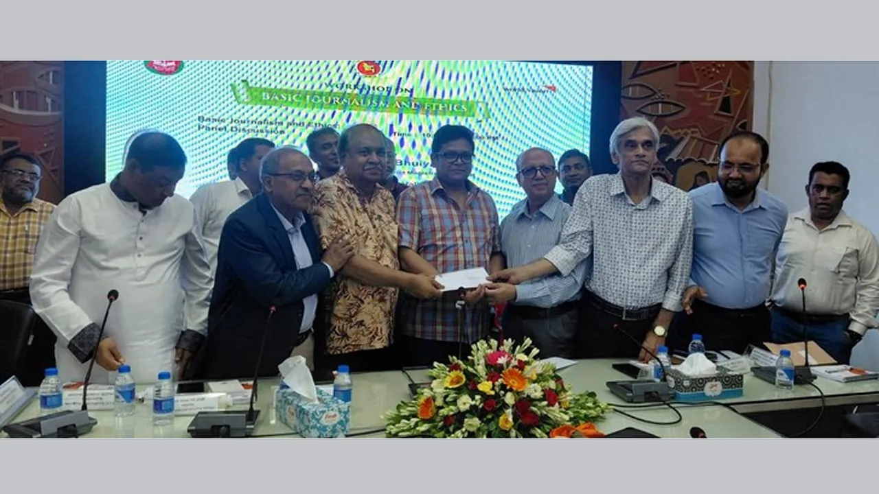 গাজীপুরে ‘মৌলিক সাংবাদিকতা ও নৈতিকতা’ শীর্ষক কর্মশালা