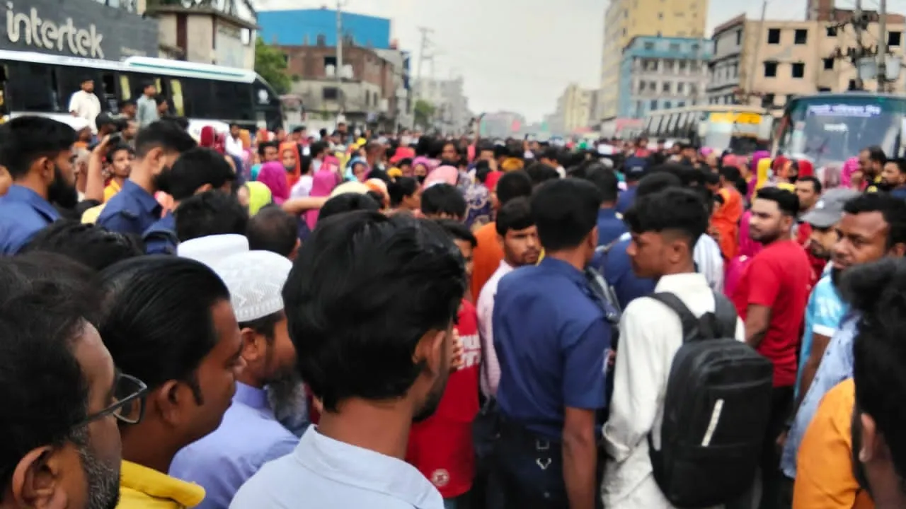 গাজীপুরে পোশাক শ্রমিক নিহত, মহাসড়ক অবরোধ