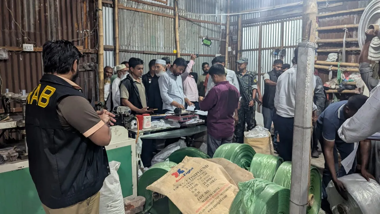গাজীপুরে অবৈধ পলিথিন কারখানায় অভিযান