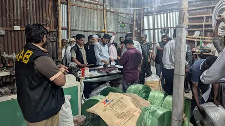 গাজীপুরে অবৈধ পলিথিন কারখানায় অভিযান
