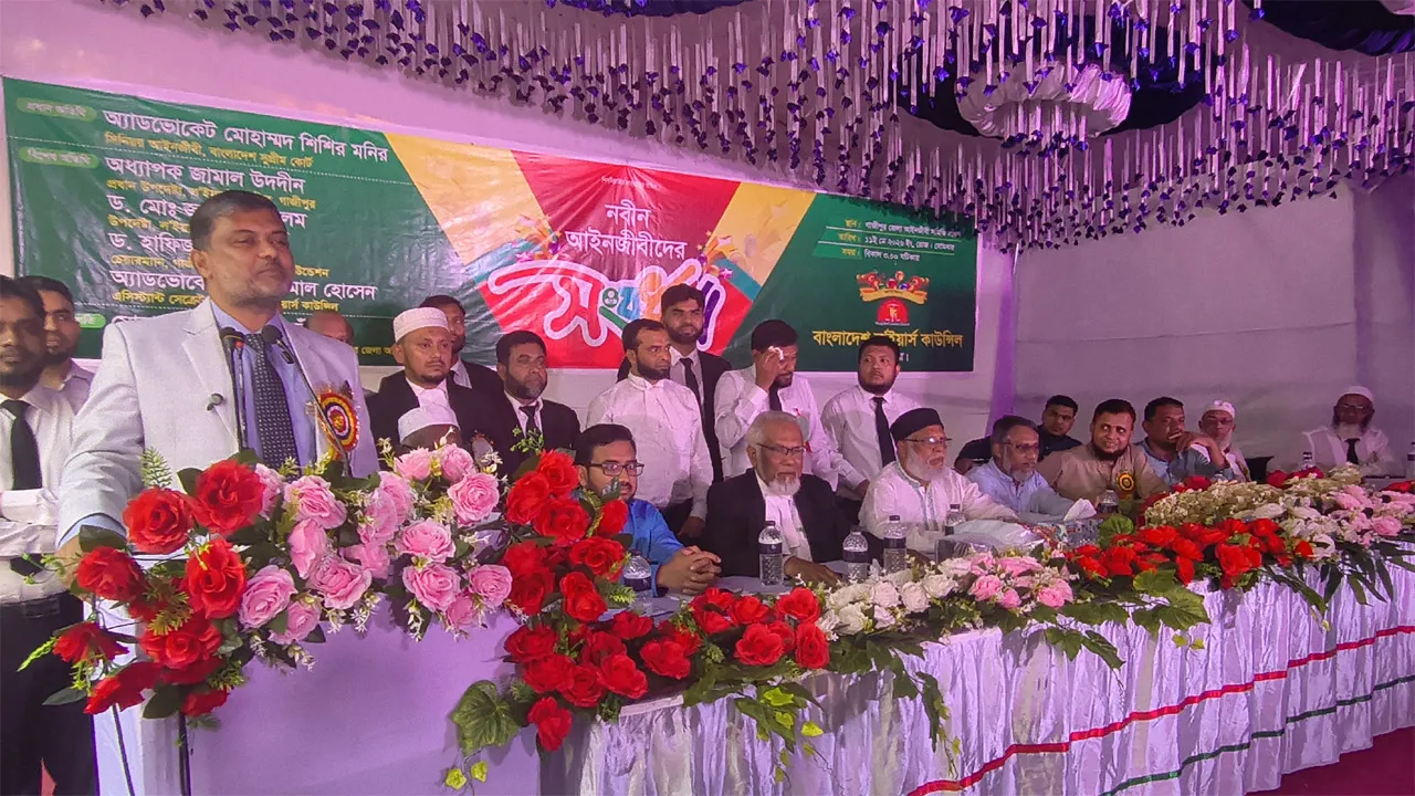 ৭০ হাজার আইনজীবী রাজনৈতিক লেজুরবৃত্তি ছাড়লে দেশের পরিবেশ বদলানো সম্ভব