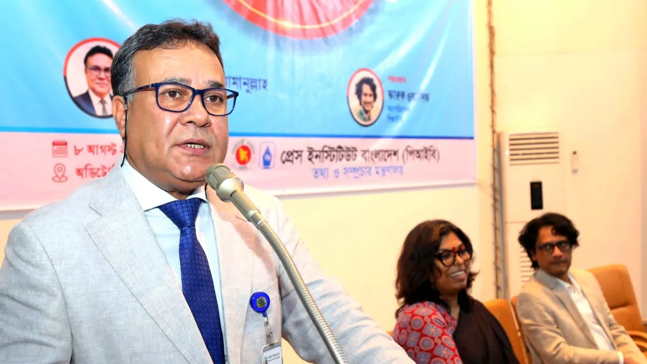 গণমাধ্যম সমাজের দর্পণ ও গণতন্ত্রের ভিত্তি : জাতীয় বিশ্ববিদ্যালয়ের ভিসি