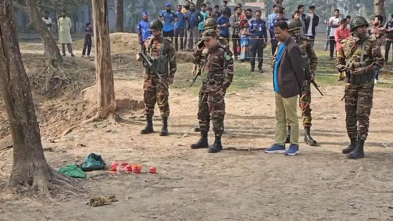 শ্রীপুরে মাছ ধারার জালে উঠে এলো ৭ ককটেল, এলাকায় আতঙ্ক