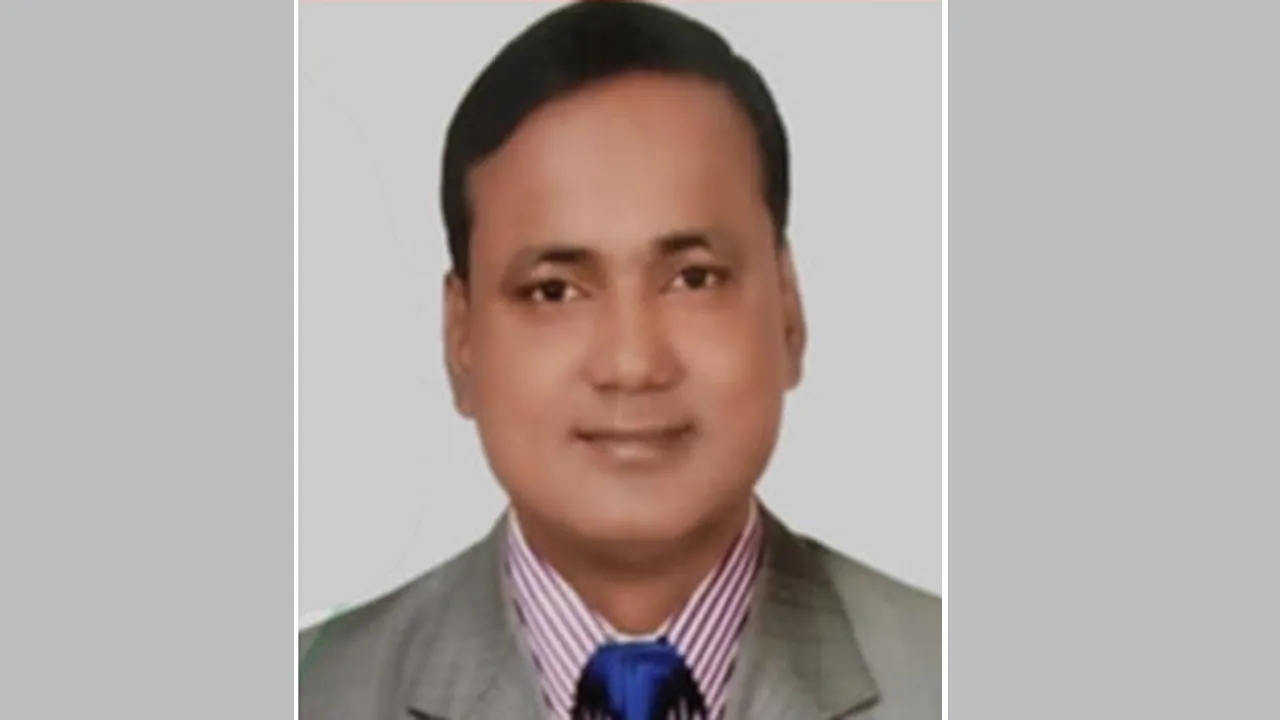 গাজীপুরে উপজেলা শিক্ষা অফিসারের বদলির আদেশে এলাকায় মিষ্টি বিতরণ