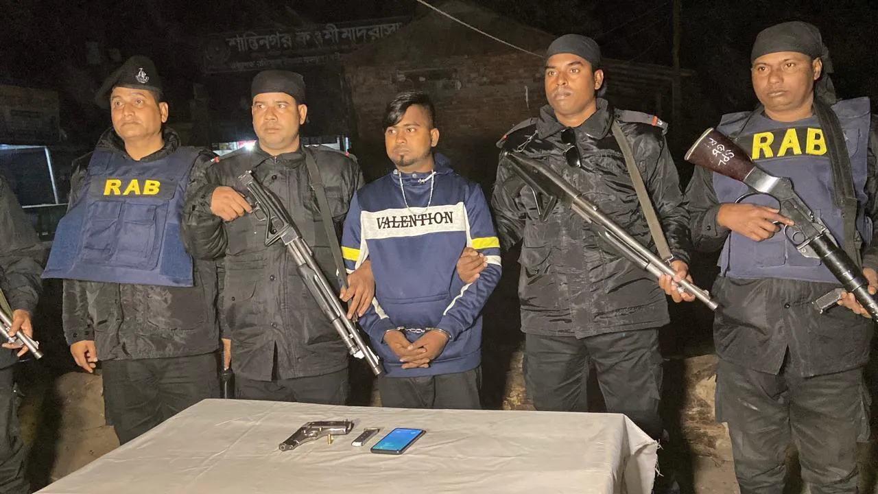 শ্রীপুরে ডাকাতির প্রস্তুতিকালে অস্ত্রসহ যুবক গ্রেফতার