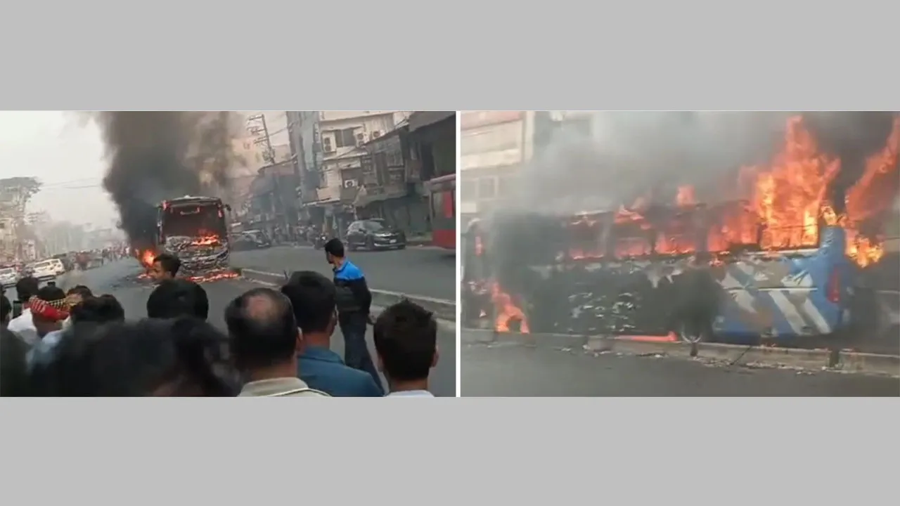 বাস-মোটরসাইকেল সংঘর্ষ : আগুনে পুড়লো ২ গাড়ি, প্রাণে রক্ষা পেল যাত্রীরা