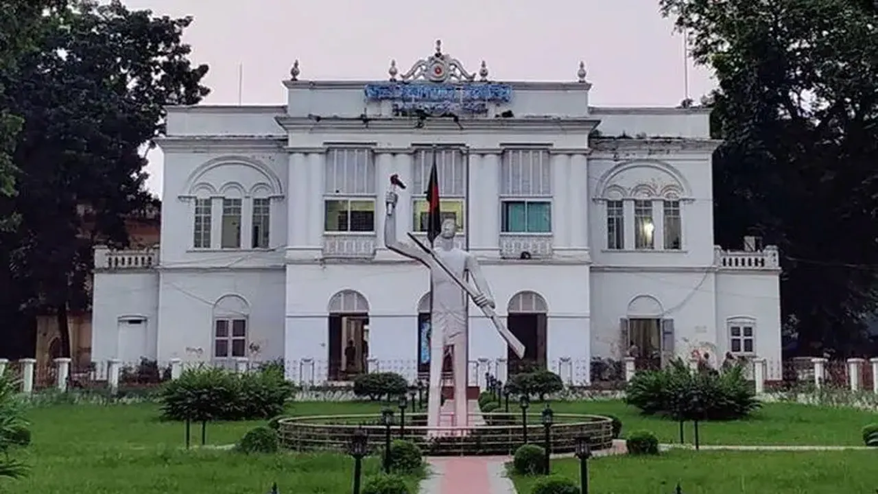 ৭৫ কোটি টাকার প্রতারণার ফাঁদ থেকে রক্ষা পেলেন গাজীপুরের ডিসি