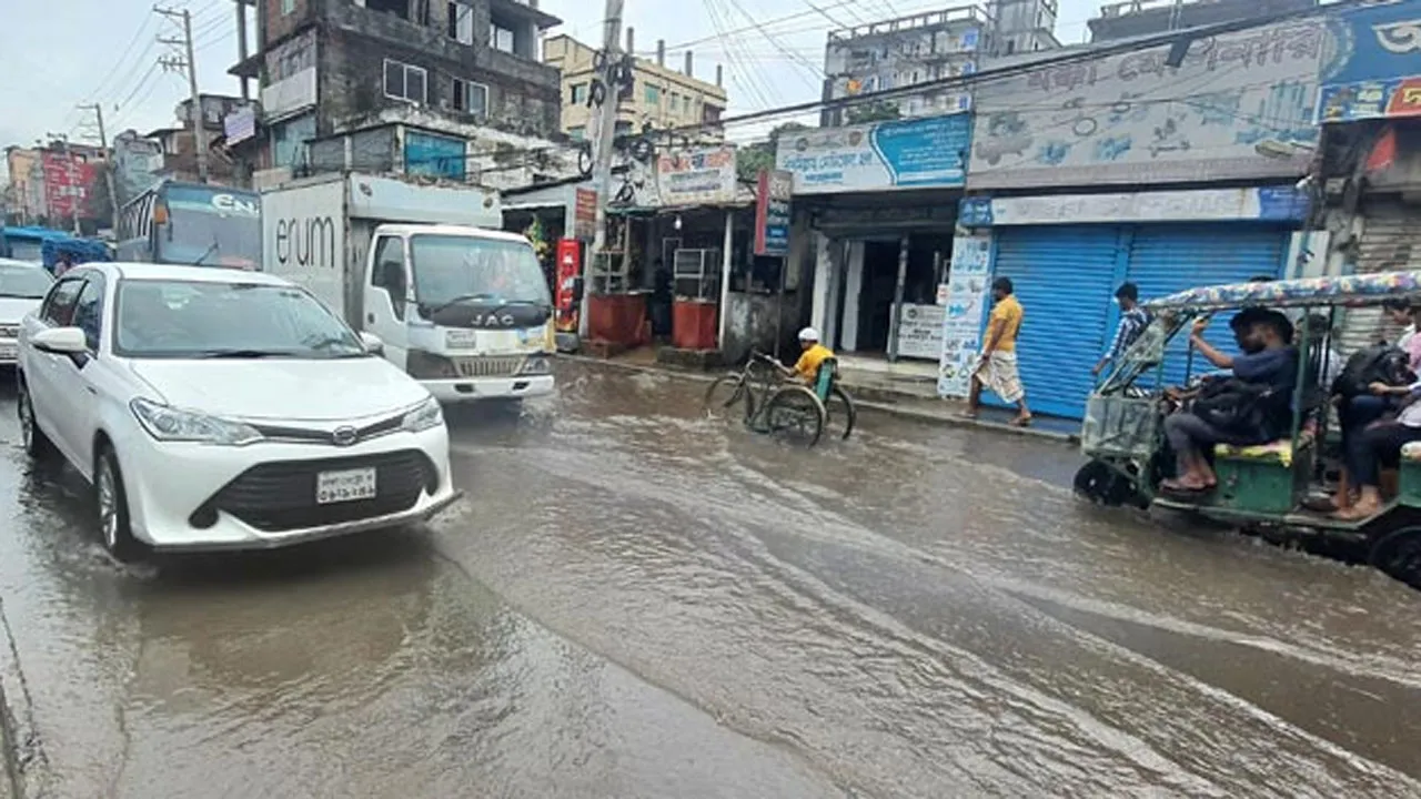 বৃষ্টির পানি জমে গাজীপুরে ঢাকা-ময়মনসিংহ মহাসড়কে যানজট