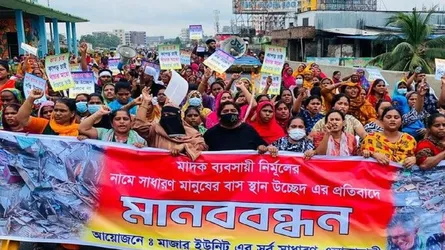 মাদকের ‘হটস্পট’ উচ্ছেদে রাজউকের অভিযান, পুনর্বাসনের দাবিতে অবরোধ