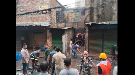 টঙ্গীতে কেমিক্যাল গুদামে অগ্নিকাণ্ড, আহত ৫