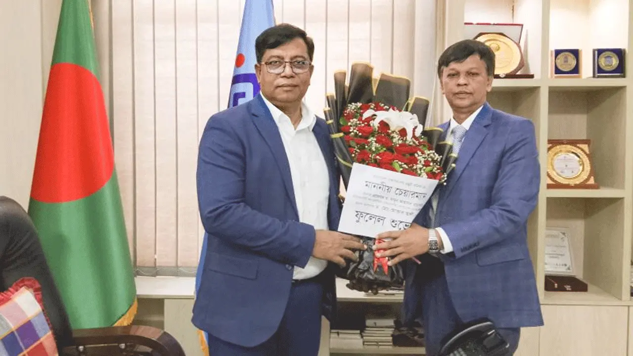 ইউজিসি চেয়ারম্যানের সাথে ইউএফটিবি ভিসির সৌজন্য সাক্ষাৎ