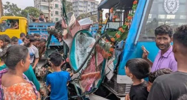 গাজীপুরের বাসের ধাক্কায় অটোচালক নিহত
