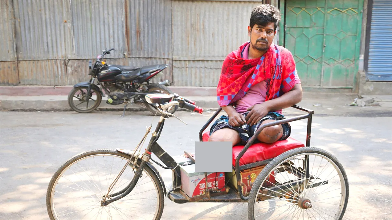 সড়ক দুর্ঘটনায় দুই পা হারিয়ে অসহায় কাশেম মিয়া, অনাহারে পরিবার