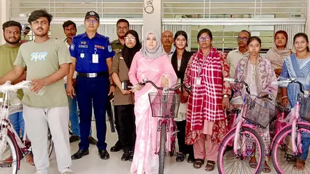 ঘিওরে প্রতিবন্ধী শিশুদের সেবায় ৮ ভলেন্টিয়ার পেলেন বাইসাইকেল