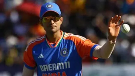 পায়ের ইনজুরিতে মাঠের বাইরে গিল