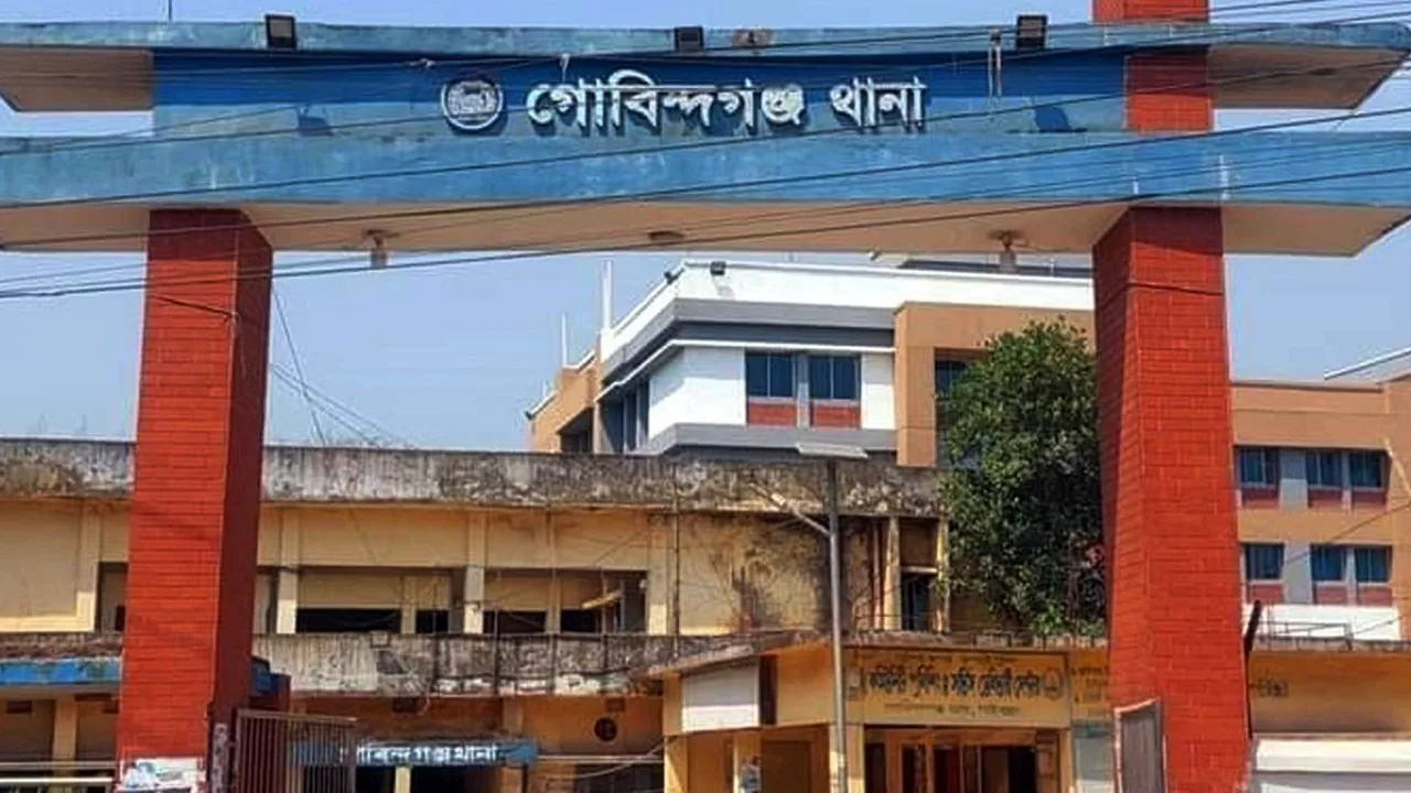 গোবিন্দগঞ্জে ট্রাকের চাকায় পিষ্ট হয়ে অন্তঃসত্ত্বা গৃহবধূ নিহত