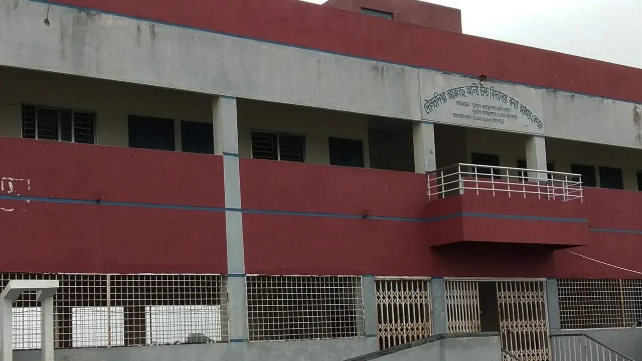 গোয়ালন্দে ১০ শিক্ষকের স্কুলে ১ শিক্ষার্থীর সাফল্য!