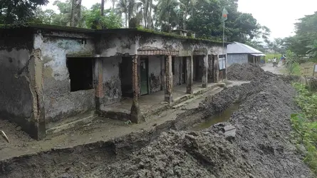 গলাচিপায় স্কুলের মাঠ কেটে ঘেরের পানি অপসারণ, ক্ষোভ স্থানীয়দের