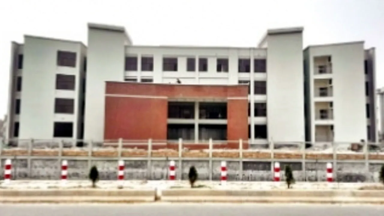 ৩০ মাস মেয়াদের নির্মাণকাজ ১১ বছরেও শেষ হয়নি