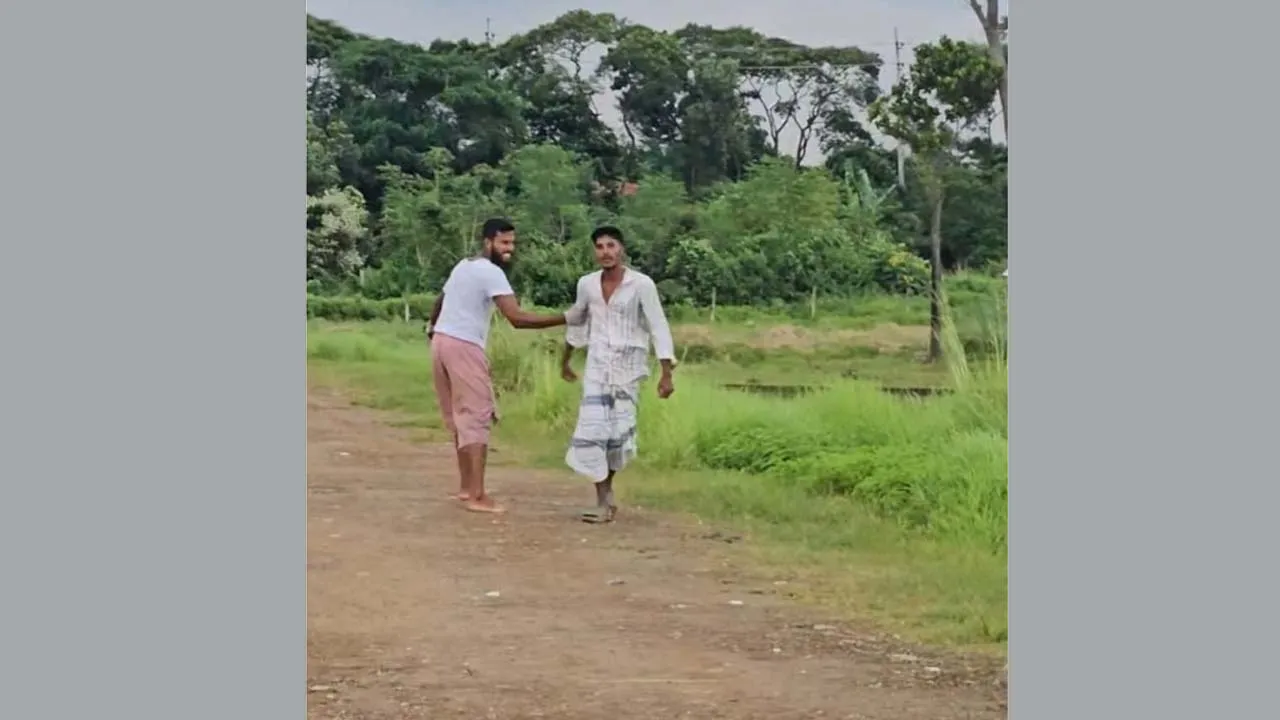 গোলাপগ্রামে ফুল ছেঁড়াকে কেন্দ্র করে ৫ জনকে কুপিয়ে জখম