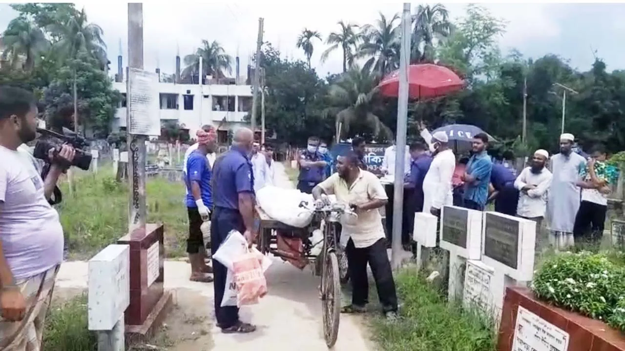 গোপালগঞ্জে সংঘর্ষে নিহত ৩ জনের লাশ কবর থেকে উত্তোলন