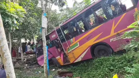 গোপালগঞ্জে বাস-ট্রাক সংঘর্ষে নিহত ৩, আহত ২০