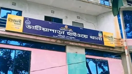 গোপালগঞ্জে বাসচাপায় ভ্যান চালক নিহত